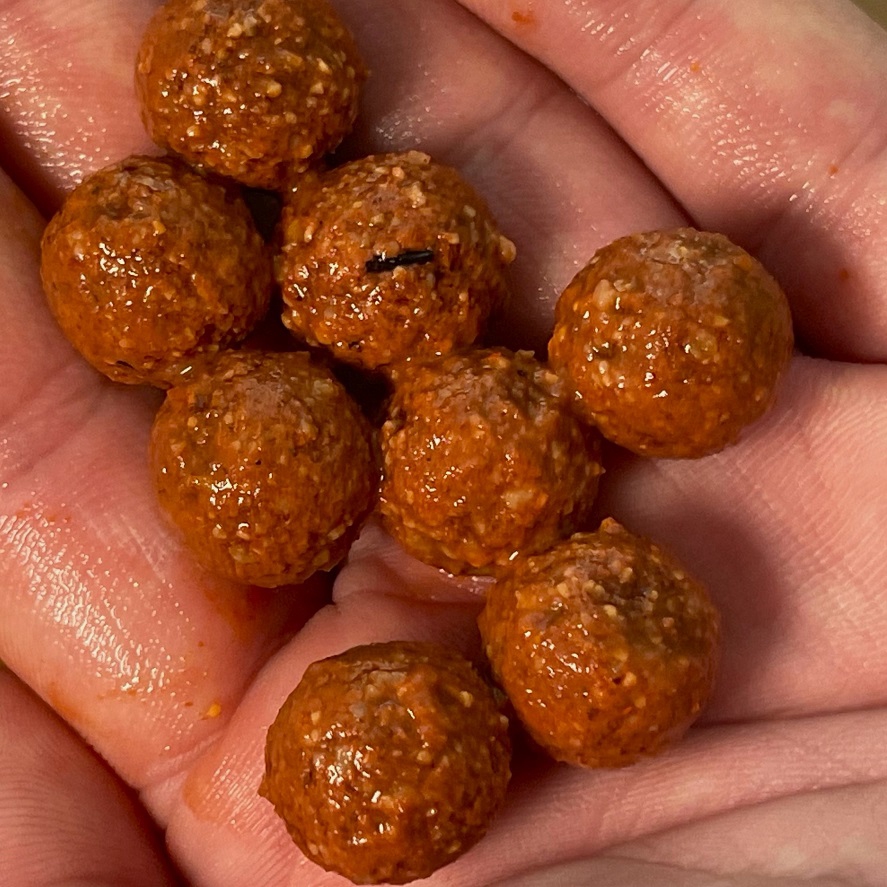Trumf do studenej vody: rozpustné boilies Mikbaits