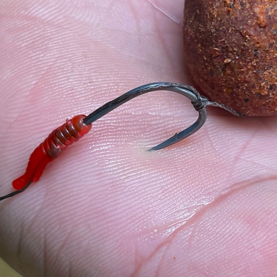 Náväzec na kapry zo stužené šnúrky: nemotá sa