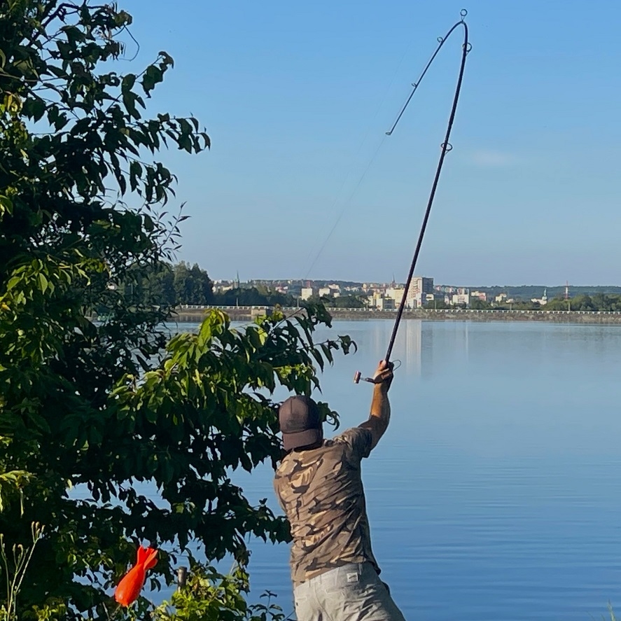 Kŕmne rakety alebo vrhacie tyče: prilákajte kapry z diaľky