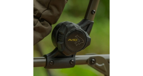 AVID - Kreslo Benchmark Leveltech Recliner Chair