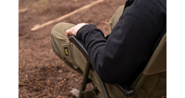 AVID - Kreslo Revolve X Armchair