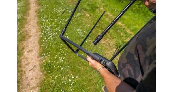 AVID - Stojan na vedierko Bait Station Kit