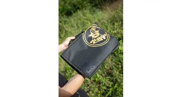 BLACK CAT - Puzdro na náväzce Rig Wallet