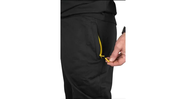 BLACK CAT - Tepláky Black Joggers veľ. S