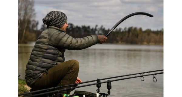 CARP ´R´ US - Vnadiaca kobra Carbon Sky Sword Superfast