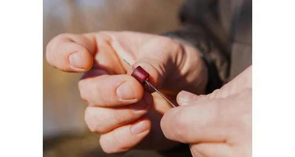 CHYTIL - Feeder peletky s dierou 8 mm 30 g Jahoda