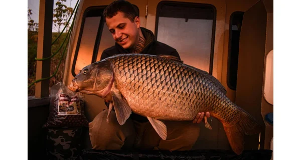 CHYTIL - Kŕmne boilies 20 mm 5 kg Indiánske korenie