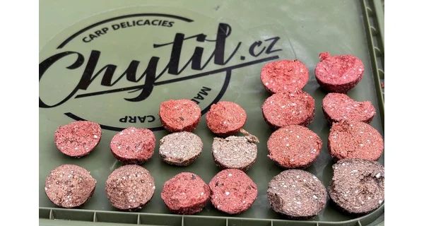 CHYTIL - Kŕmne boilies 24 mm 5 kg Banán Butyric & Pečeň
