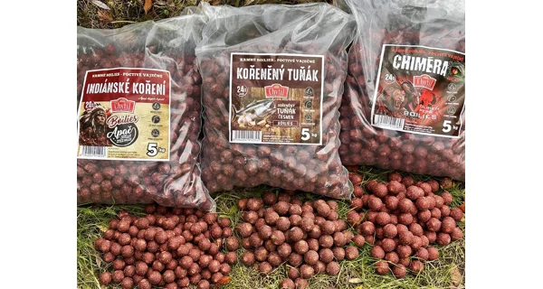 CHYTIL - Kŕmne boilies 24 mm 5 kg Chiméra Oliheň Korenie