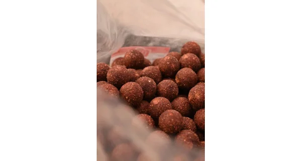 CHYTIL - Kŕmne boilies 24 mm 5 kg Indiánske korenie