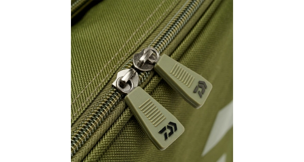 DAIWA - Taška Black Widow Compact Tackle Bag