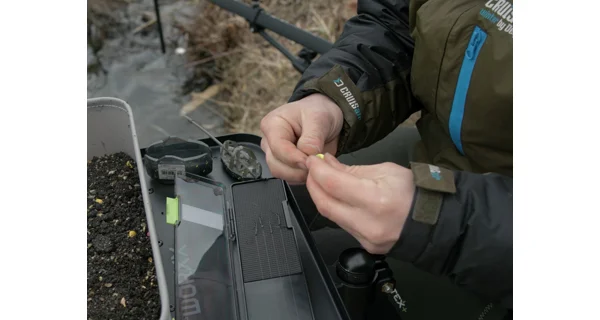 DELPHIN - Box na feederové náväzce Reaxe Rigin Maxi 303x60 mm