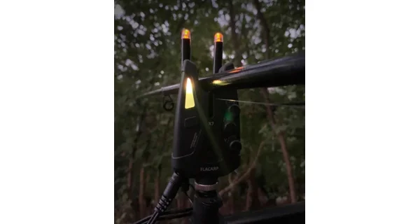 FLACARP - Svietiace záchytné uši Ears2 s LED Fialová