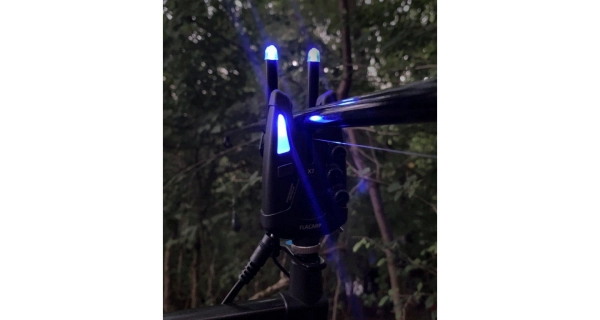 FLACARP - Svietiace záchytné uši Ears2 s LED Modrá