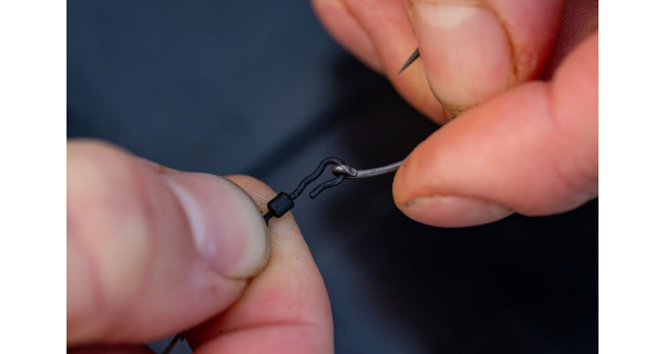 FOX - Obratlík Kwik Change Mini Hook Swivel veľ. 11 10 ks
