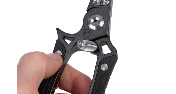 FOX RAGE - Kliešte Belt Pliers 18,5 cm