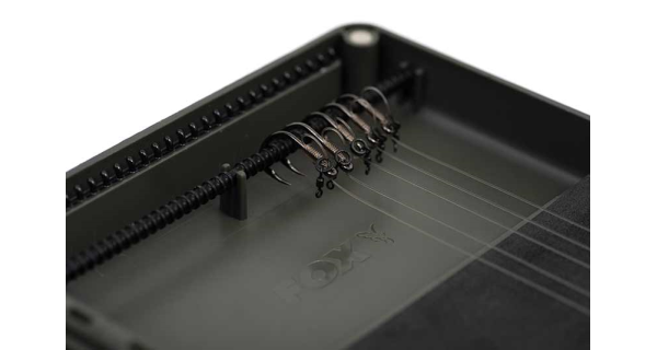 FOX - Škatuľka Edges Rig Box Inc 50 Pins Large