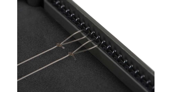 FOX - Škatuľka Edges Rig Box Inc 50 Pins Medium