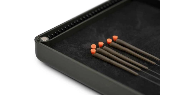 FOX - Škatuľka Edges Rig Box Inc 50 Pins Medium
