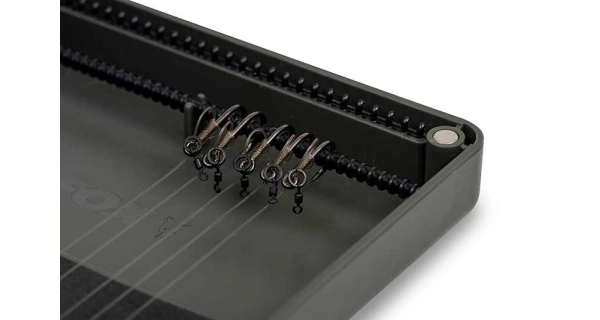 FOX - Škatuľka Edges Rig Box Inc 50 Pins Medium