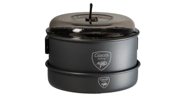 GIANTS FISHING - Akčný set Sada riadu s kanvičkou + Nerezový thermo hrnček 400 ml