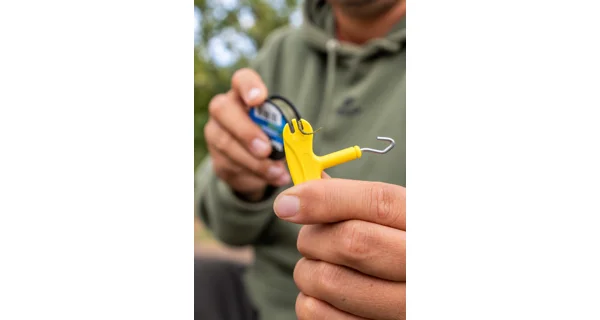 GIANTS FISHING - Doťahovač uzlov a sťahovač šnúrok Multi Tool 3in1 Knot Puller and Line Stripper