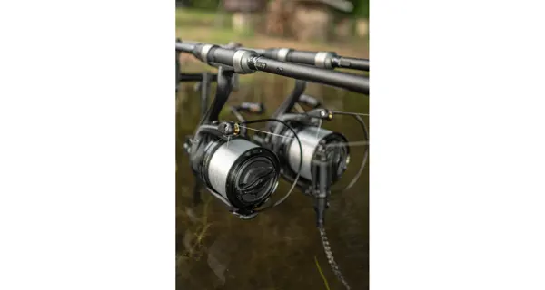 GIANTS FISHING - Navijak XRS FD 9000 + čierna cievka 10000 ZADARMO!
