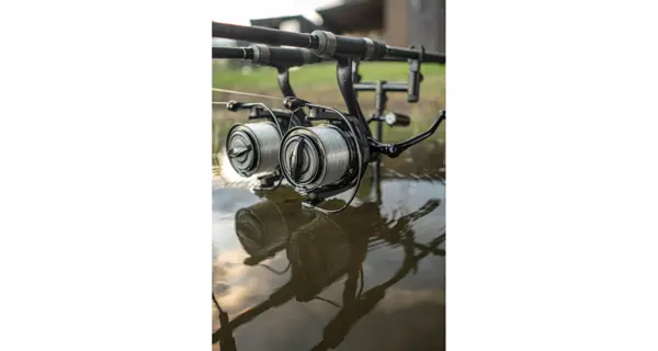 GIANTS FISHING - Navijak XRS FD 9000 + čierna cievka 10000 ZADARMO!