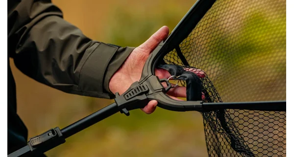 GIANTS FISHING - Plávajúci podberák s pogumovanou sieťkou Deluxe 210 cm
