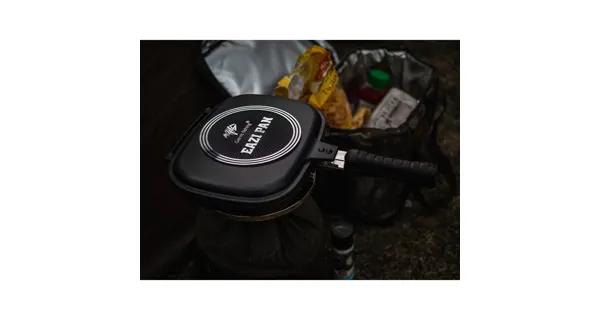 GIANTS FISHING - Set Panvica na varenie Eazi Pan Medium + Nerezový thermo hrnček 400 ml
