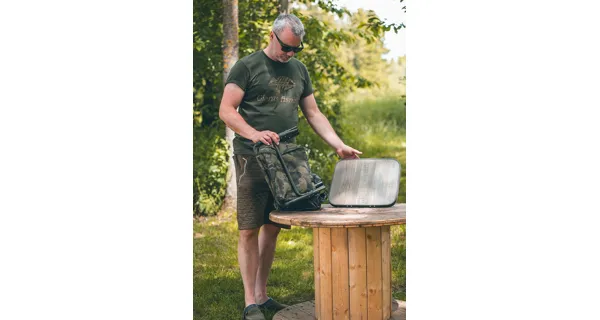 GIANTS FISHING - Skladací stolík s taškou Folding Table with Bag