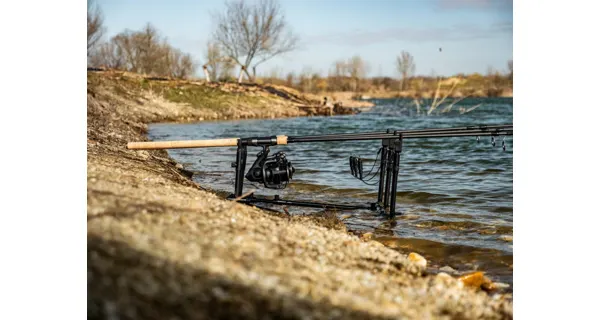 GIANTS FISHING - Stojan Black Rod Pod 3 Rods