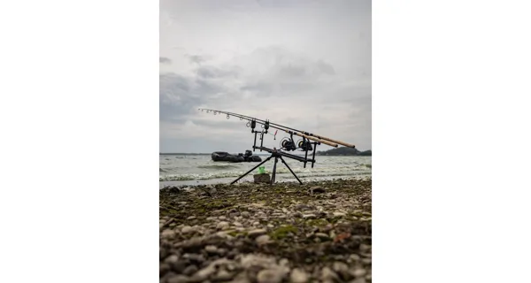 GIANTS FISHING - Stojan Luxury Rod Pod 3 Rods