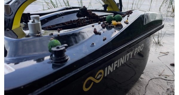 INFINITYBOAT - Zavážacia loďka PRO 3.0 50Ah Limitovaná carbonová edícia