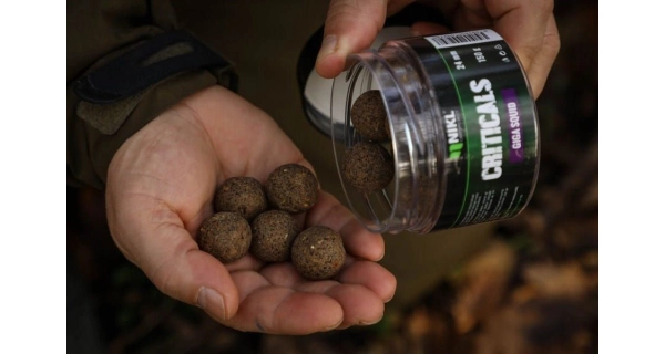 KAREL NIKL - Boilie Criticals Giga Squid 20 mm 250 ml