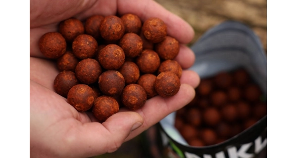 KAREL NIKL - Boilie Ready Gigantica Attractive 24 mm 900 g