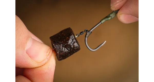 KAREL NIKL - Pelety Black Halibut v dipe Calanus & Krill 15 + 20 mm 250 ml