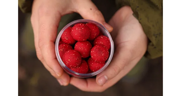 KAREL NIKL - Rozpustné Criticals boilie Gigantica 18 mm 250 ml