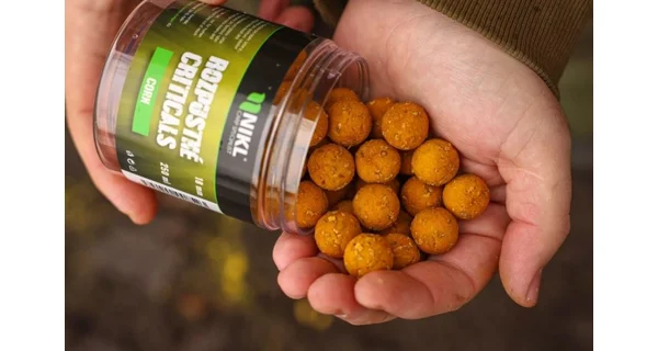 KAREL NIKL - Rozpustné Criticals boilies Corn 14 mm 250 ml