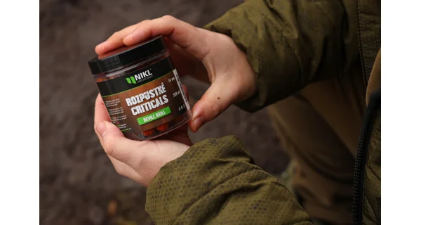 KAREL NIKL - Rozpustné Criticals boilies Devill Krill 14 mm 250 ml