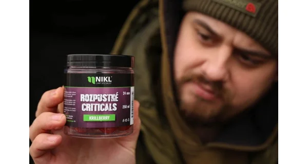 KAREL NIKL - Rozpustné Criticals boilies Krill Berry 14 mm 250 ml