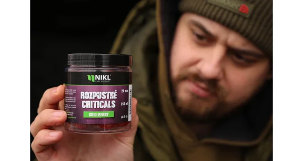 KAREL NIKL - Rozpustné Criticals boilies Krill Berry 24 mm 250 ml