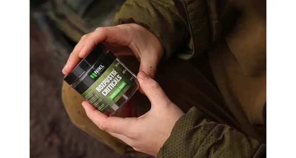 KAREL NIKL - Rozpustné Criticals boilies Scopex & Squid 14 mm 250 ml