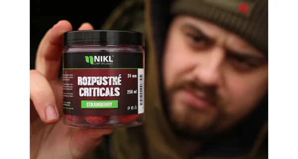 KAREL NIKL - Rozpustné Criticals boilies Strawberry 24 mm 250 ml