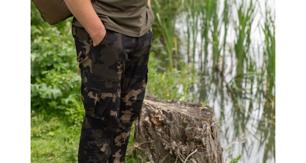 KORDA - Nohavice Original Kombats Dark Kamo veľ. M