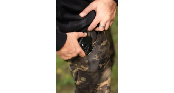 KORDA - Nohavice Polar Kombats Dark Camo veľ. S