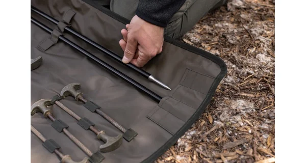 KORDA - Organizér na kolíky a tyče Compac Bivvy Wrap Dark Kamo