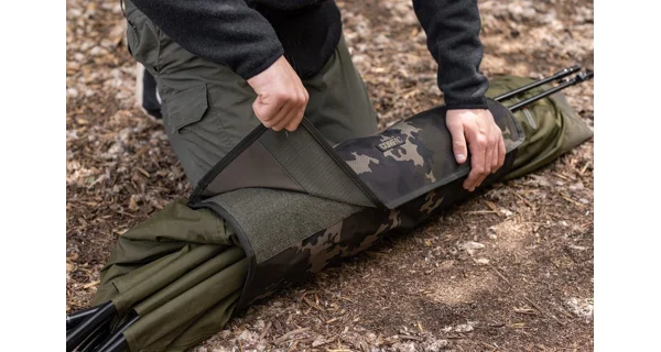 KORDA - Organizér na kolíky a tyče Compac Bivvy Wrap Dark Kamo