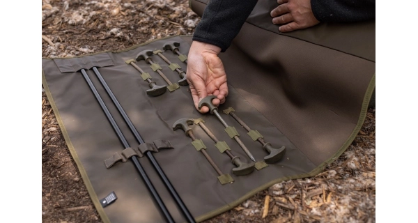 KORDA - Organizér na kolíky a tyče Compac Bivvy Wrap Olive