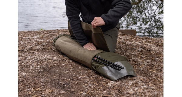 KORDA - Organizér na kolíky a tyče Compac Bivvy Wrap Olive